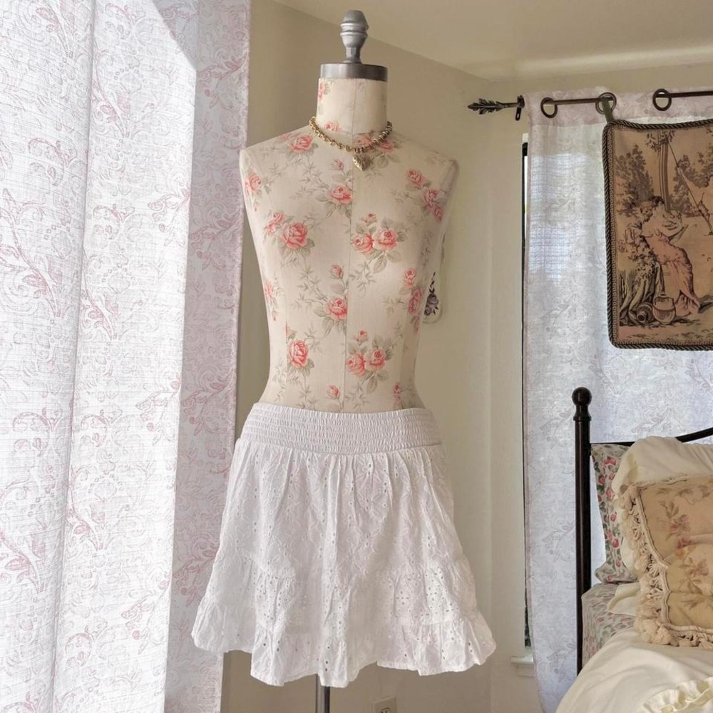 white cottagecore mini skirt‎